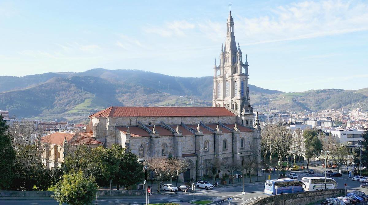 Panorámica de la Basilica de Begoña en Bilbao