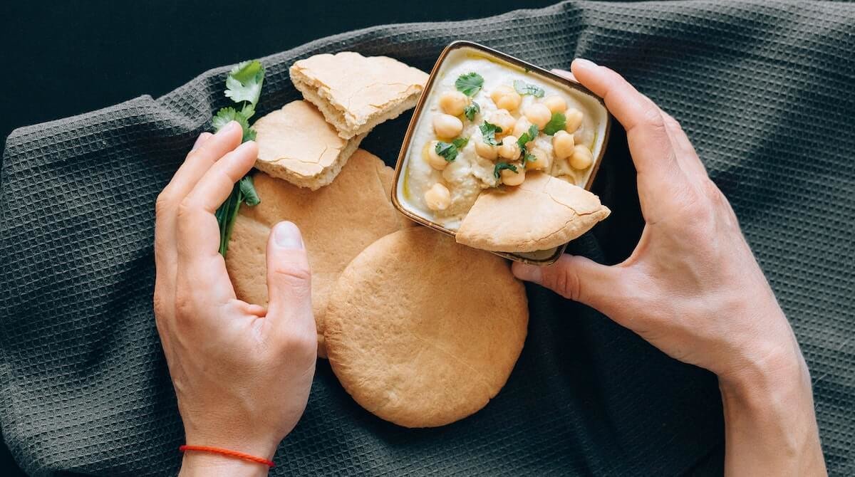 Irresistible plato de hummus, producto típico de Turquía