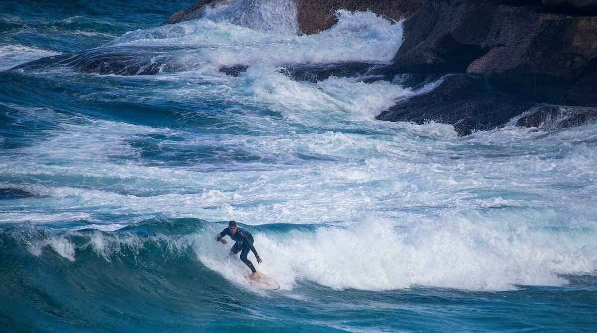 No te pierdas las mejores playas de Bizkaia para hacer surf