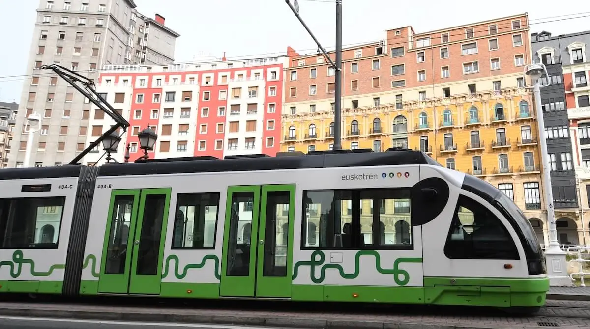 parada-tranvia-bilbao-los-caños