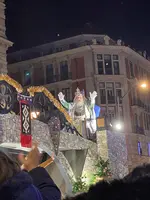 Cabalgata Reyes Magos Bilbao Melchor saludabdo