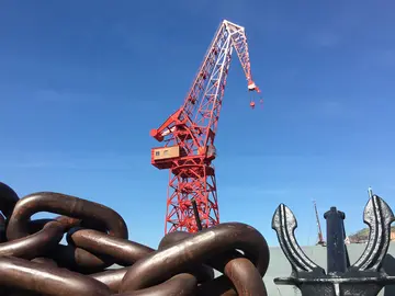 grua-karola-turismo-bilbao