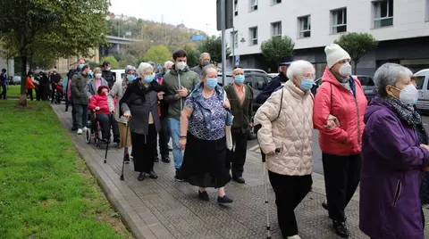 Zorroza impulsa un programa para escolares y mayores que promueve la salud
