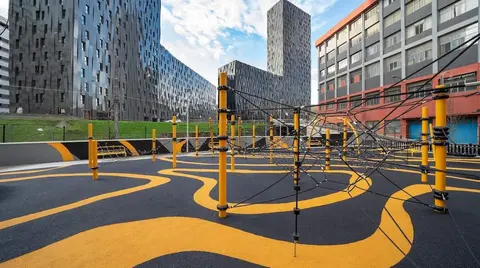 Queda inaugurado el nuevo parque de juegos de Juan Guisasola, en Bolueta.