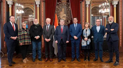 Referentes del sector del arte y la cultura de la villa se re&uacute;nen en Bilbao