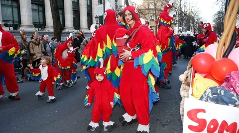 Familias enteras disfrutan de los Carnavales de Deusto