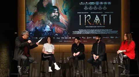 Justo Ezenarro, Edurne Azkarate, Paul Urkijo, Eneko Sagardoy e Itziar Itu&ntilde;o