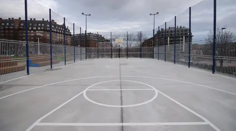 Imagen de la nueva pista multideporte, en Miribilla