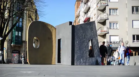 La escultura 'Topaketa' de Mikel Lertxundi
