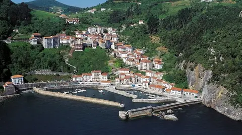 Elantxobe es uno de los pueblos m&aacute;s espectaculares de Bizkaia