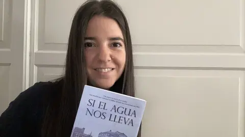Elena Pe&ntilde;a, autora de la novela 'Si el agua nos lleva'