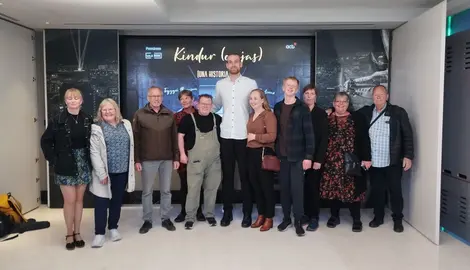La familia Hlinason en el preestreno de Kindur