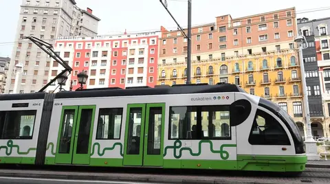 parada-tranvia-bilbao-los-caños