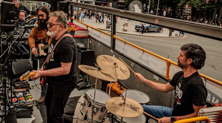 bbk-legends-bilbao-autobus-descapotable-