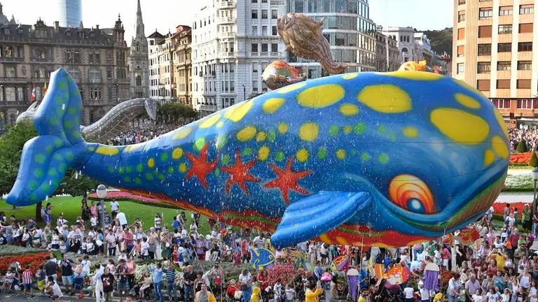 desfile-ballena-aste-nagusia-bilbao-2025