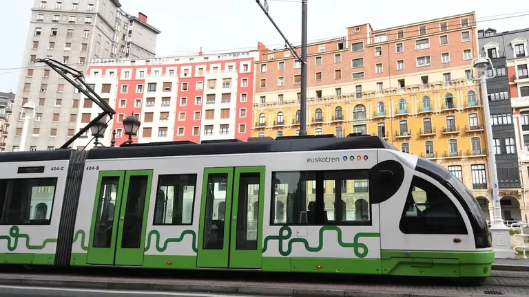 parada-tranvia-bilbao-los-caños